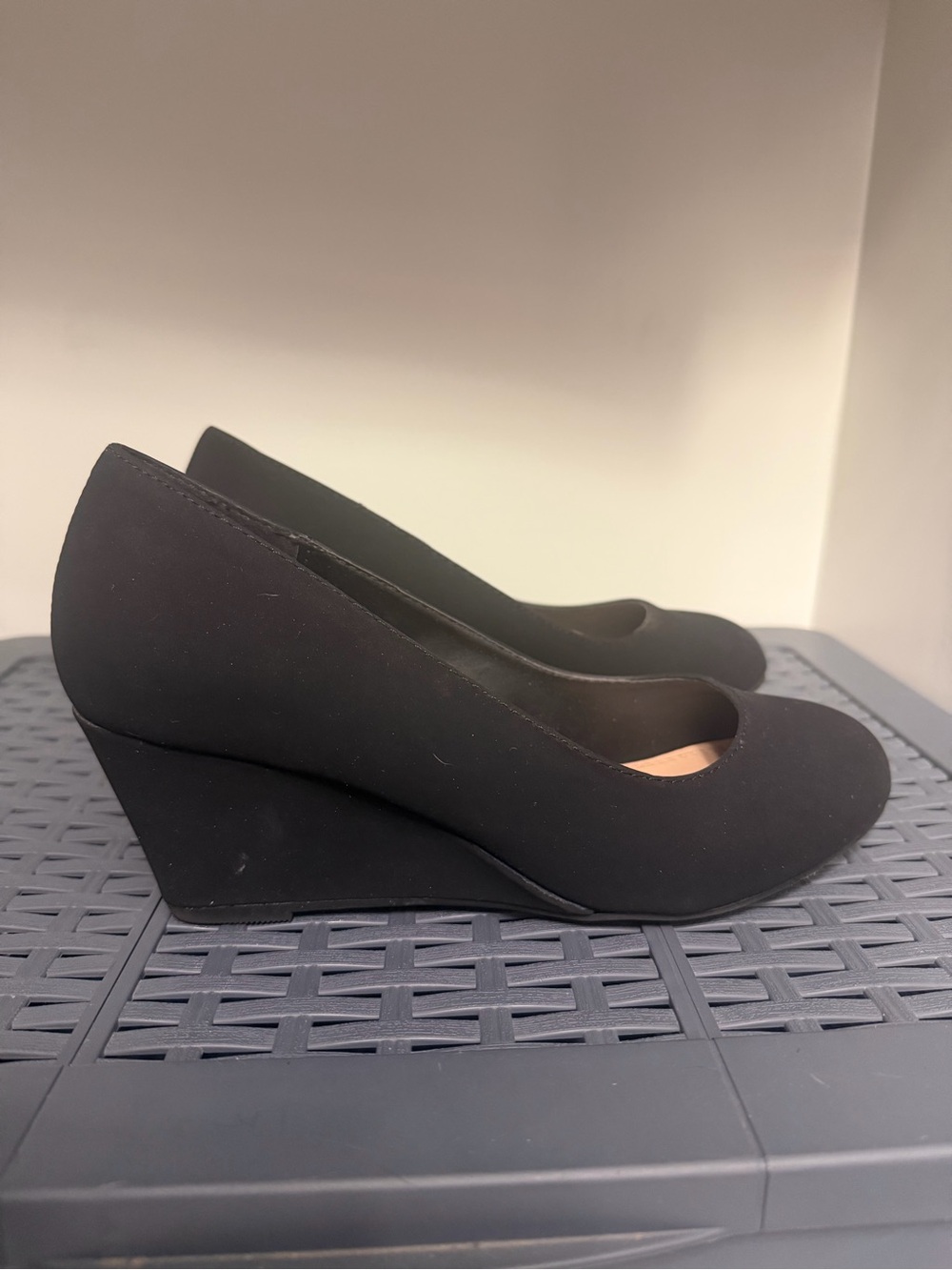 Solanz Classic Black Wedge Pumps - Women's Comfort Heels